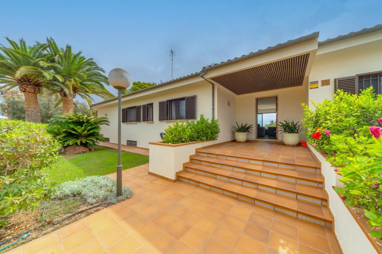 Villa Es Pinaro - Front *